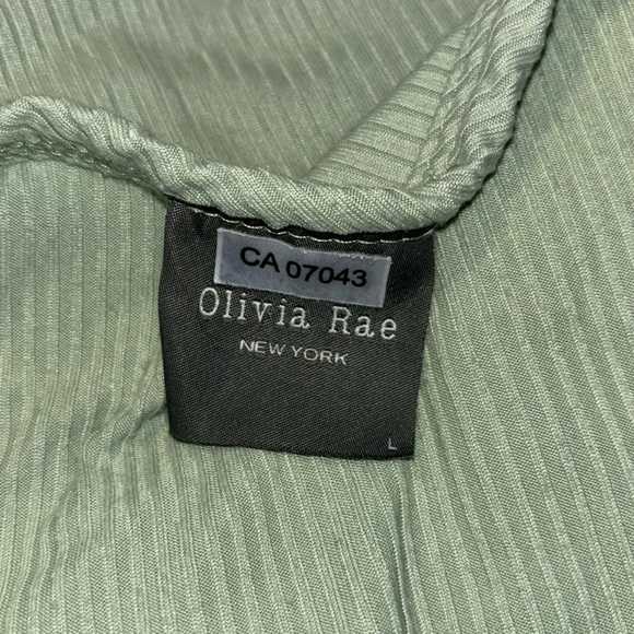 🪻3/$30 Trendy green tank!🪻 - Picture 3 of 3